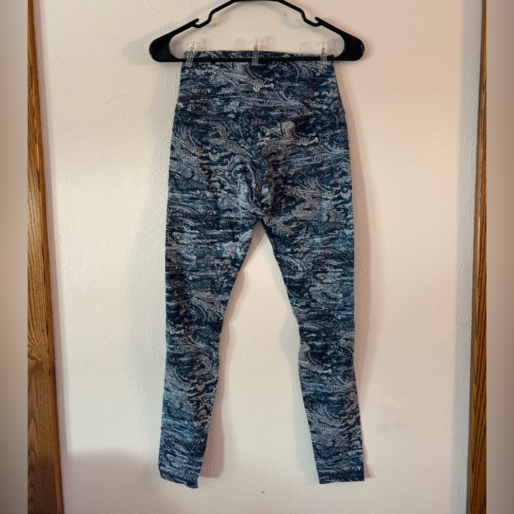 Lululemon Align 25” sz 6 Blue Paisley Leggings